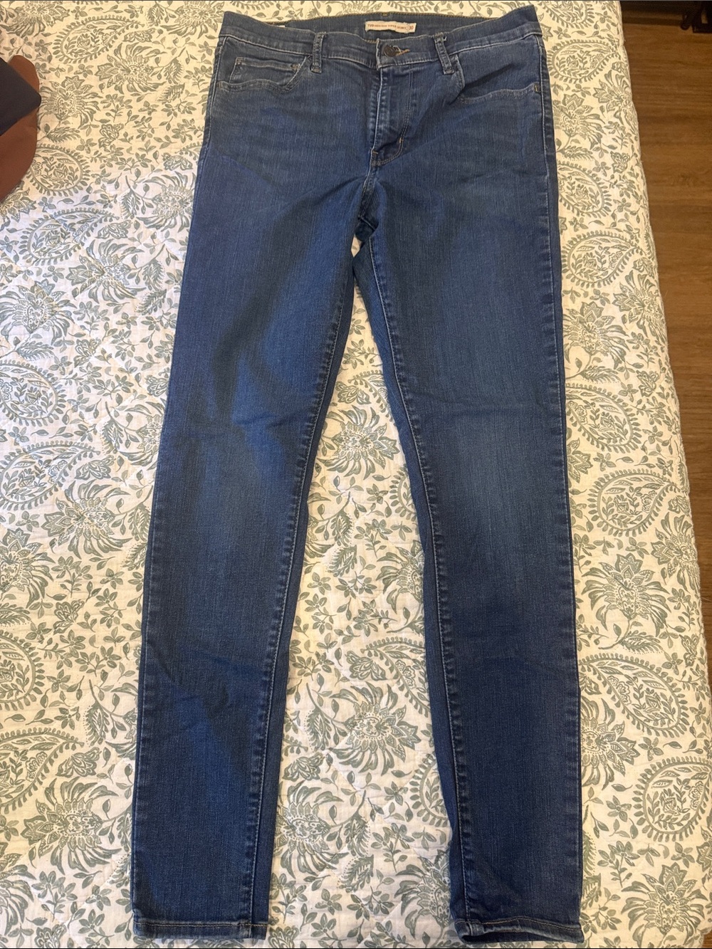 Levi's Women's Skinny Jeans in Dark Blue